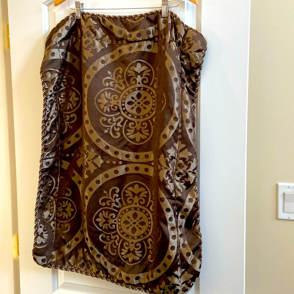 Set of two queen sized shams
